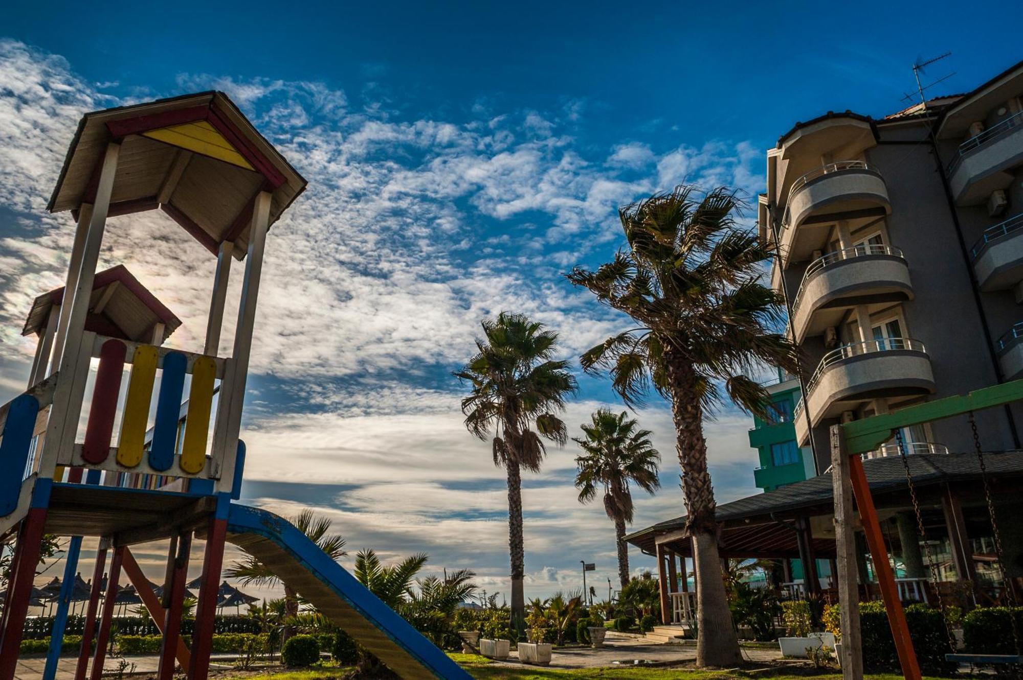 Vila Verde Beach Hotel Durrës 外观 照片