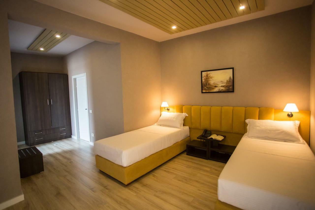 Vila Verde Beach Hotel Durrës 外观 照片