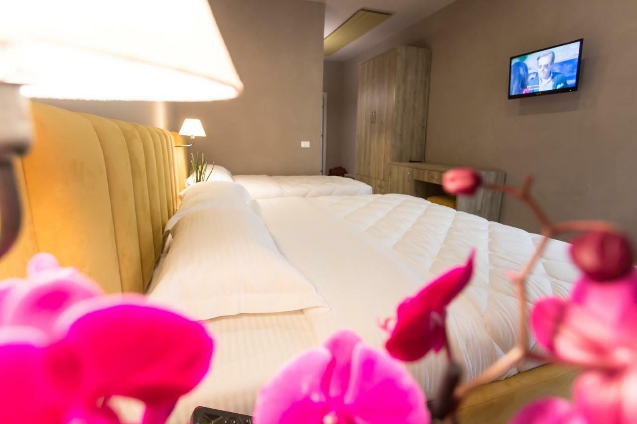 Vila Verde Beach Hotel Durrës 外观 照片