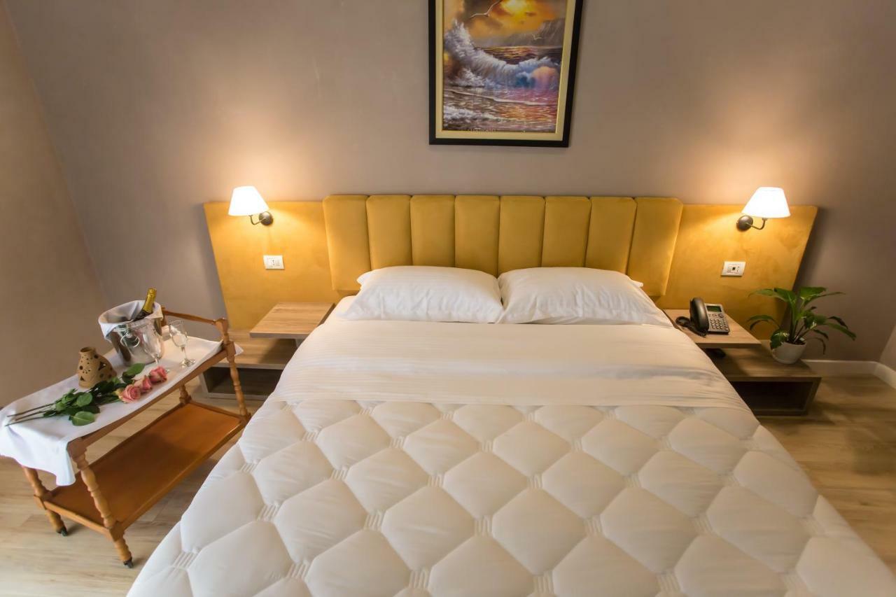 Vila Verde Beach Hotel Durrës 外观 照片