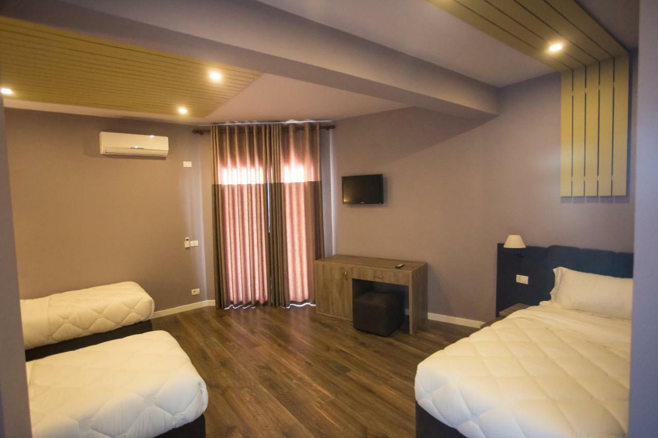 Vila Verde Beach Hotel Durrës 外观 照片