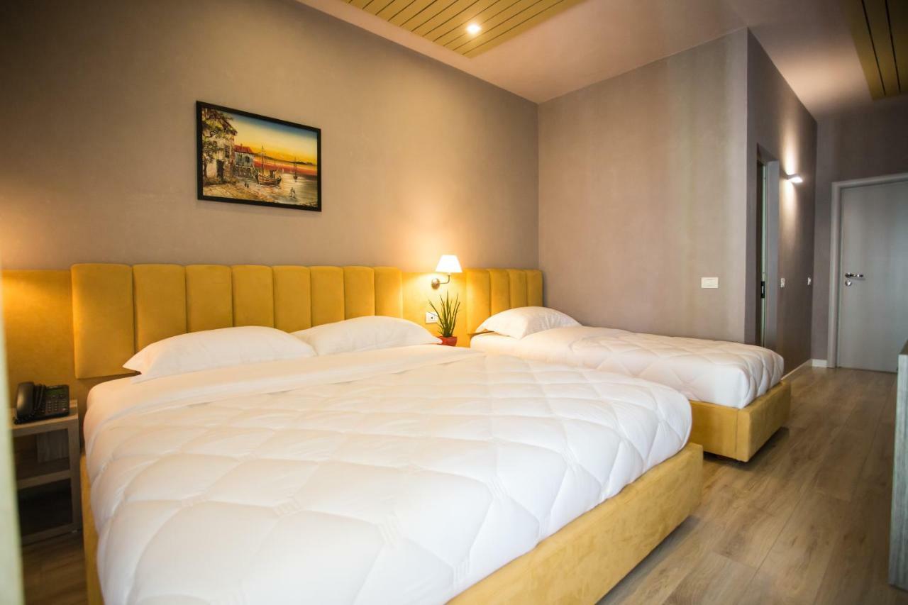 Vila Verde Beach Hotel Durrës 外观 照片