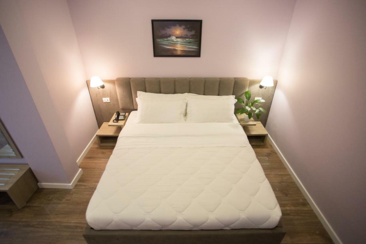 Vila Verde Beach Hotel Durrës 外观 照片